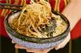 煮“面条”时，最忌水开下锅，面馆老板传授1招：这样做面条爽滑劲道
